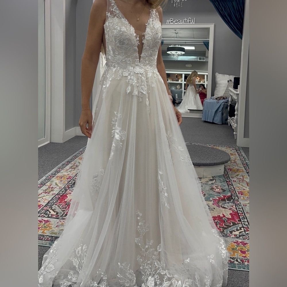 Kara Madi Lane - Romantic Lace Tulle A-Line Wedding Gown with Plunging V-Neck